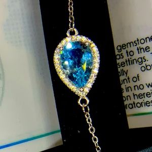 100% genuine and garanteed 3.77ct Swiss topaz bracelet. With certificate card.